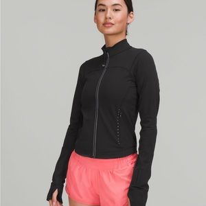 NWT lululemon Lightweight UVP Run Jacket - size 6